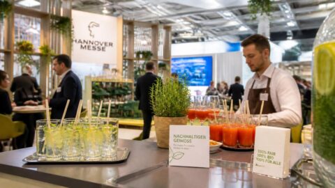 Professional catering service with eco-friendly paper straws at a trade fair in Hannover Messe